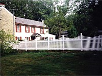 <b>White vinyl scalloped picket fence</b>